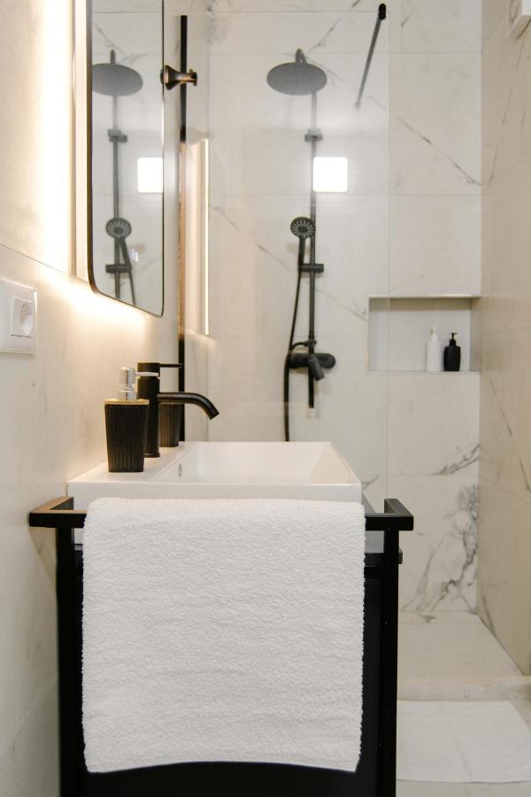 Urban Serenity City Skyline View Apartment 1 ติรานา ภายนอก รูปภาพ
